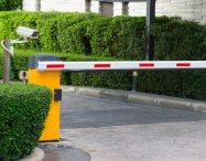 Automatic gate barrier
